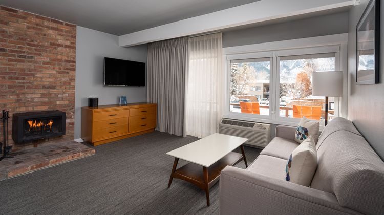 Tamarack Lodge Room