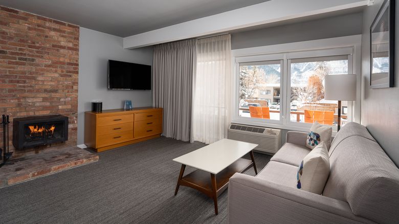 <b>Tamarack Lodge Room</b>. Images powered by <a href="https://www.leonardoworldwide.com/" title="Leonardo Worldwide" target="_blank">Leonardo</a>.