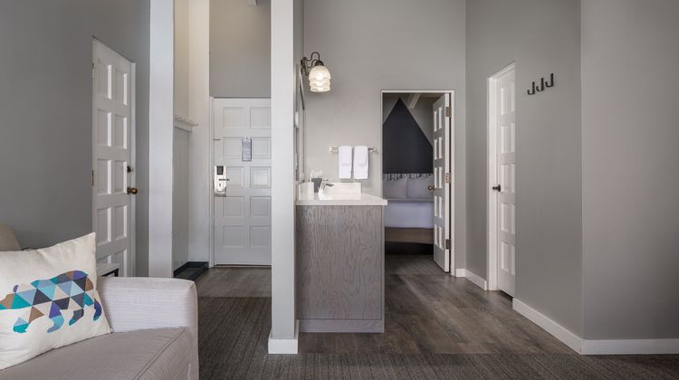 Tamarack Lodge Room