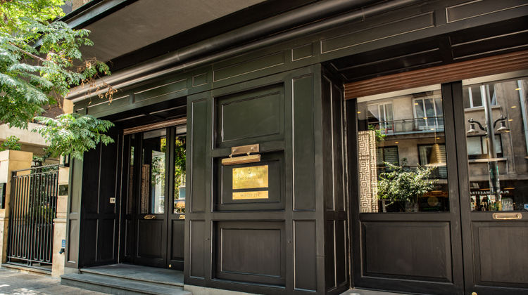 The Singular Exterior