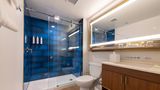 <b>Le Meridien Essex Chicago Room</b>. Images powered by <a href="https://www.leonardoworldwide.com/" title="Leonardo Worldwide" target="_blank">Leonardo</a>.