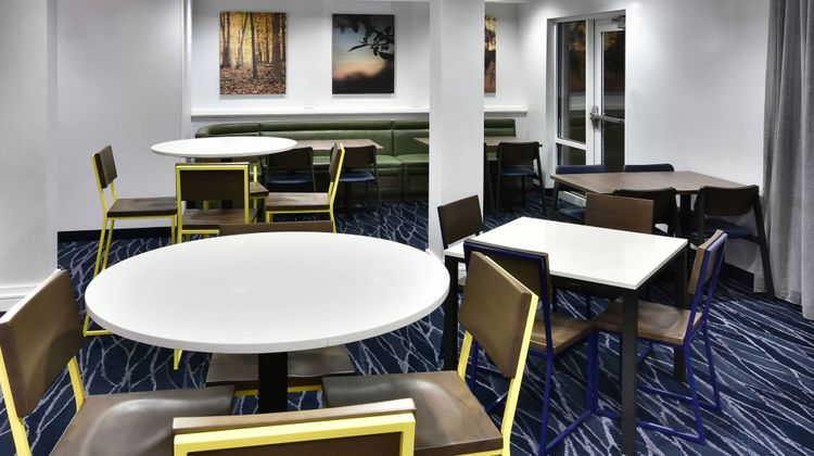 Fairfield Inn & Suites Richmond Insbrook Restaurant