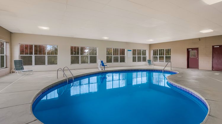Red Roof Inn & Suites Knoxville East Pool