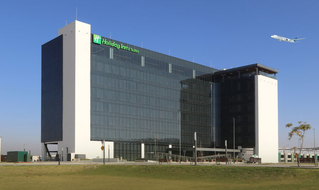 Holiday Inn Felipe Angeles Airport Exterior