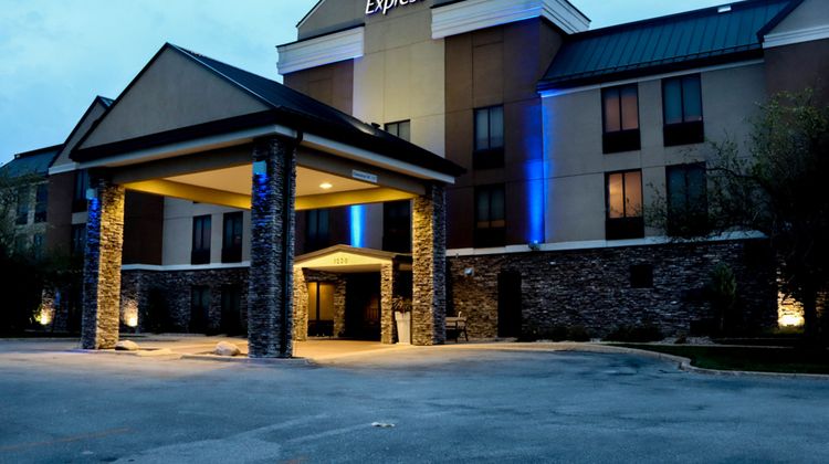 Holiday Inn Express Exterior