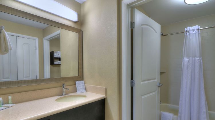 Staybridge Suites Knoxville-West Room