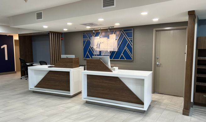 Holiday Inn Express Wichita North Lobby