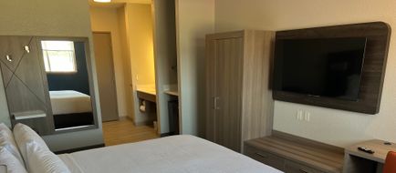 Holiday Inn Express Wichita North Room