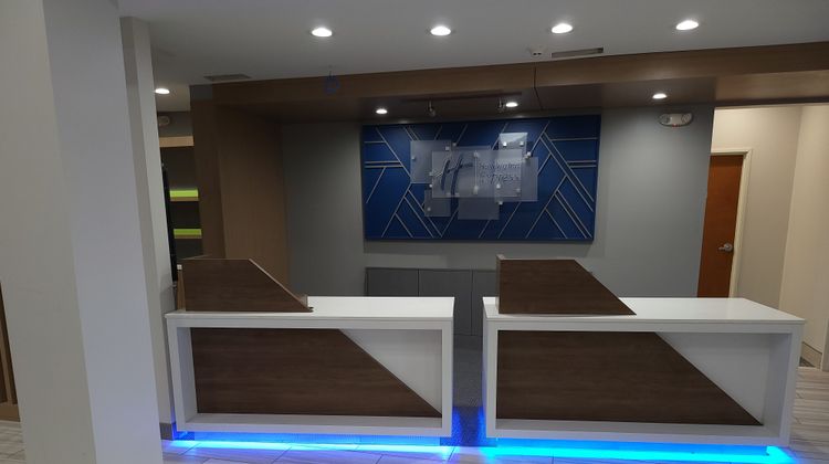 Holiday Inn Express Hotel & Suites Lobby