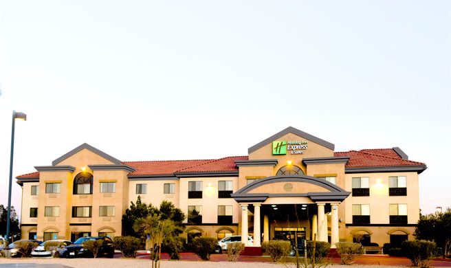 Holiday Inn Express Hotel & Suites Exterior