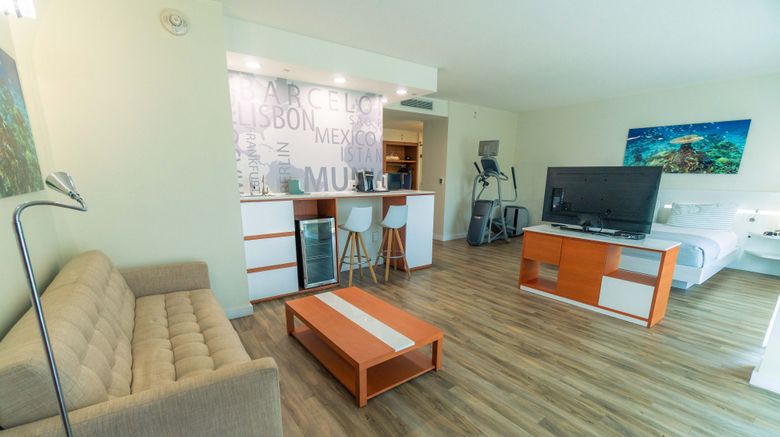 <b>Maritime Hotel Fort Lauderdale Airport Suite</b>. Images powered by <a href="https://www.leonardoworldwide.com/" title="Leonardo Worldwide" target="_blank">Leonardo</a>.