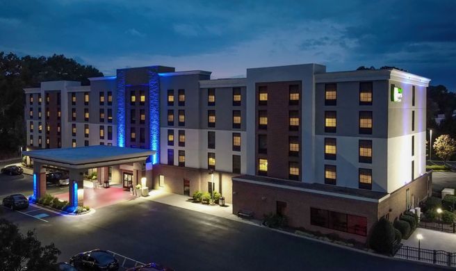 Holiday Inn Express/Suites Newport News Exterior