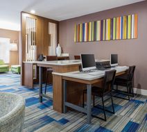 Holiday Inn Express/Suites Newport News Exterior
