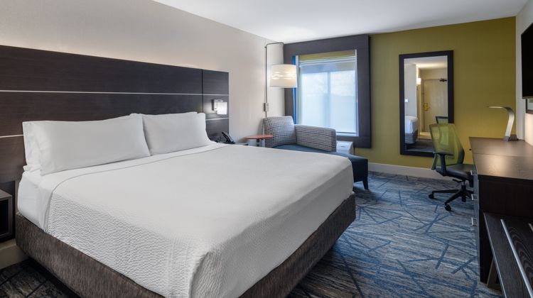 Holiday Inn Express Corydon Room