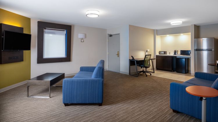 Holiday Inn Express Corydon Suite