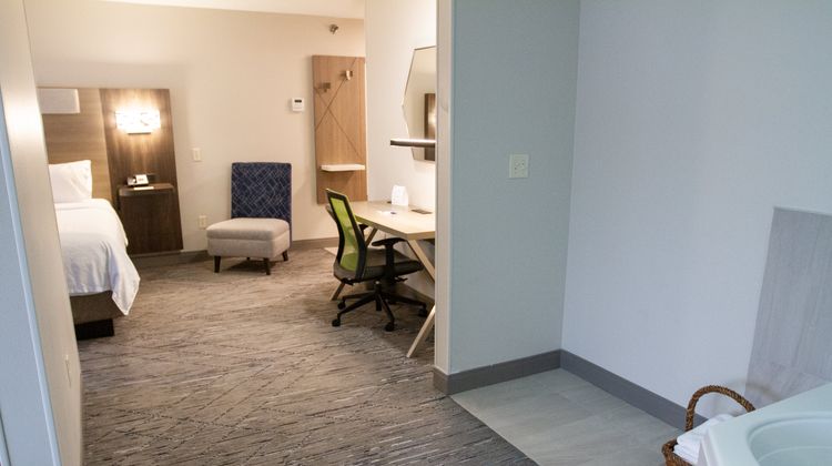 Holiday Inn Express Suite