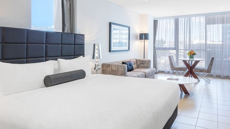 <b>Meriton Suites Broadbeach Suite</b>. Images powered by <a href="https://www.leonardoworldwide.com/" title="Leonardo Worldwide" target="_blank">Leonardo</a>.