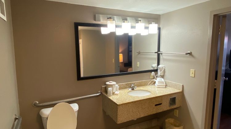 Red Roof Inn Savannah North I-95 Room