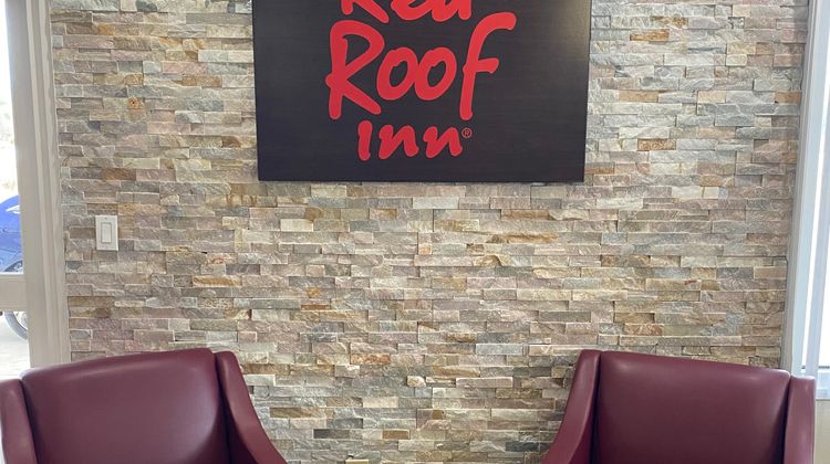 Red Roof Inn Savannah North I-95 Lobby
