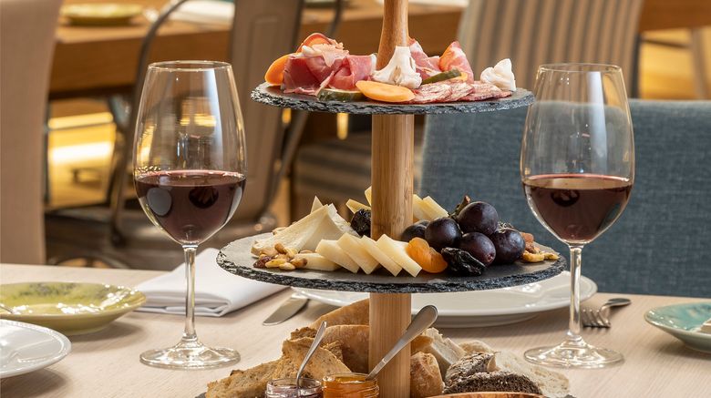 <b>Crowne Plaza Caparica Lisbon Restaurant</b>. Images powered by <a href="https://www.leonardoworldwide.com/" title="Leonardo Worldwide" target="_blank">Leonardo</a>.