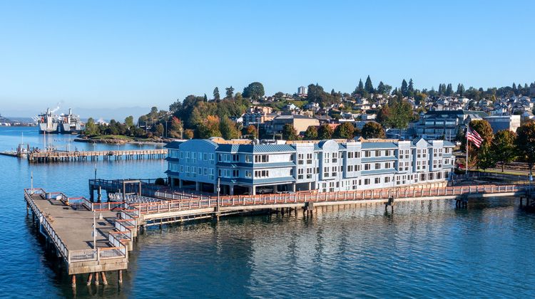 Silver Cloud Inn Exterior