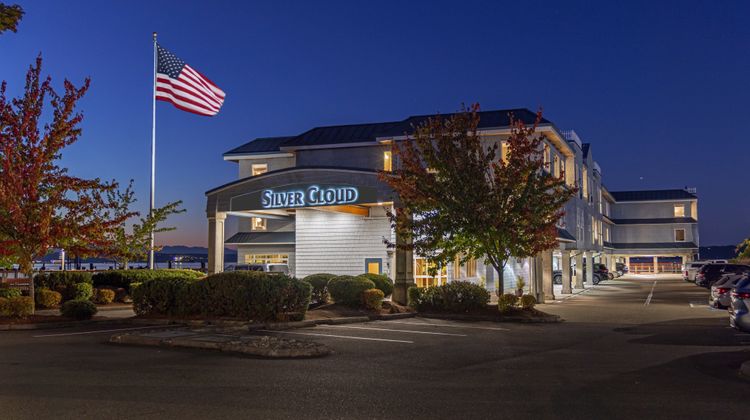 Silver Cloud Inn Exterior