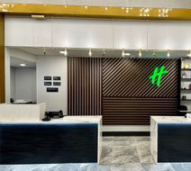 Holiday Inn Kansas City Downtown Lobby
