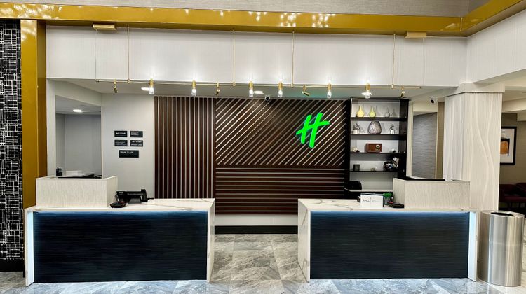 Holiday Inn Kansas City Downtown Lobby