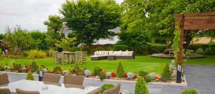 The Kinmel & Kinspa Exterior