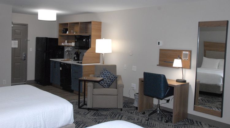 Candlewood Suites Tallahassee Room