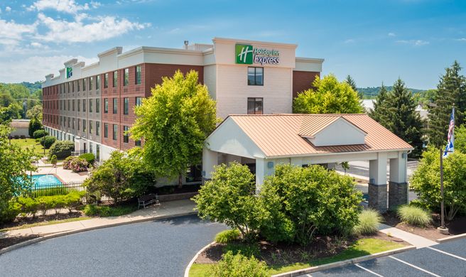 Holiday Inn Express Exton Exterior
