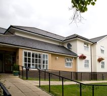 Premier Inn Epsom Central Exterior