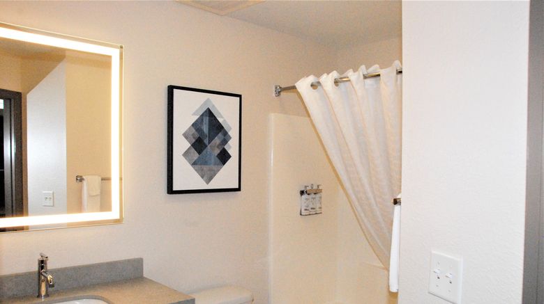 <b>Candlewood Suites Tallahassee Room</b>. Images powered by <a href="https://www.leonardoworldwide.com/" title="Leonardo Worldwide" target="_blank">Leonardo</a>.