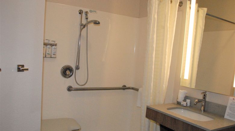 <b>Candlewood Suites Tallahassee Room</b>. Images powered by <a href="https://www.leonardoworldwide.com/" title="Leonardo Worldwide" target="_blank">Leonardo</a>.