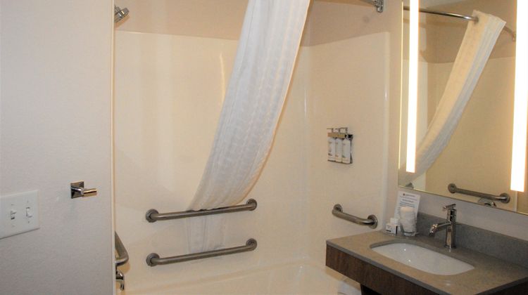 Candlewood Suites Tallahassee Room
