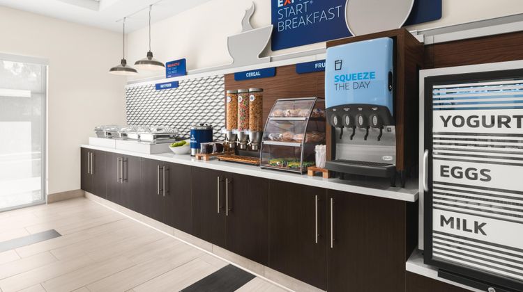 Holiday Inn Express Hotel & Stes Willows Restaurant