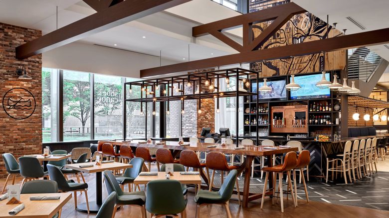 <b>Delta Hotels Calgary Downtown Restaurant</b>. Images powered by <a href="https://www.leonardoworldwide.com/" title="Leonardo Worldwide" target="_blank">Leonardo</a>.