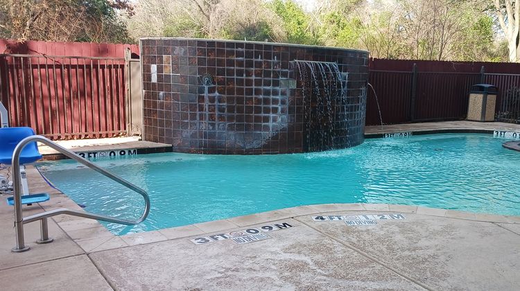 Red Roof Inn & Suites Longview Pool