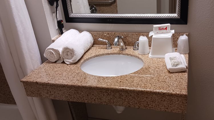 Red Roof Inn & Suites Longview Room