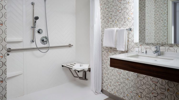 Holiday Inn Marlborough Room