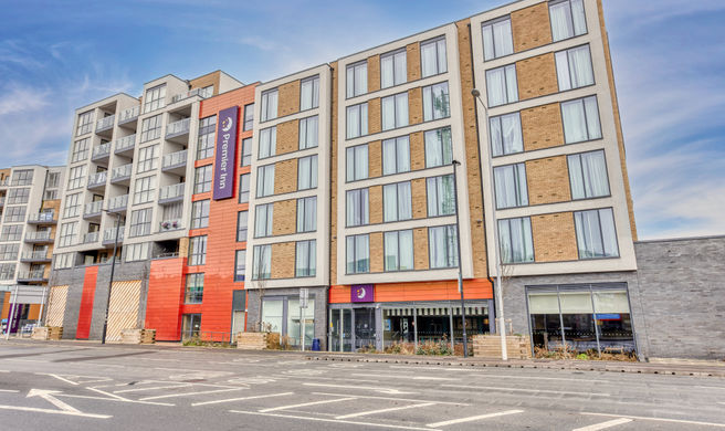 London New Southgate hotel Exterior