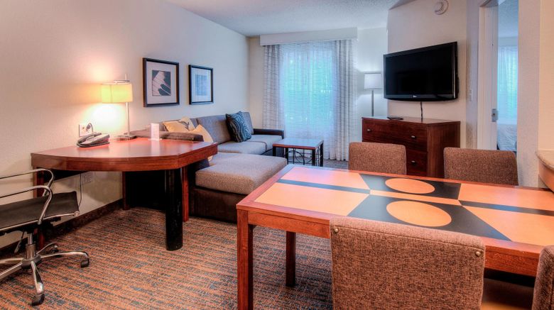 <b>Residence Inn Chapel Hill Room</b>. Images powered by <a href="https://www.leonardoworldwide.com/" title="Leonardo Worldwide" target="_blank">Leonardo</a>.