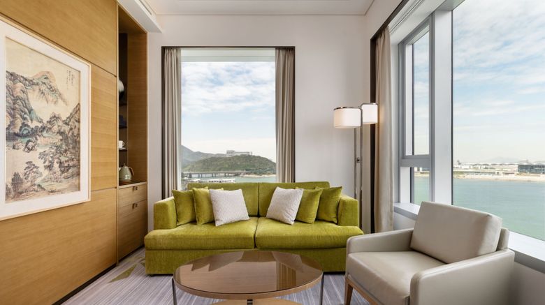 <b>Sheraton Hong Kong Tung Chung Hotel Suite</b>. Images powered by <a href="https://www.leonardoworldwide.com/" title="Leonardo Worldwide" target="_blank">Leonardo</a>.