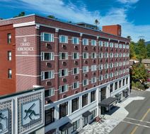 Grand Adirondack Tribute Portfolio Hotel Exterior