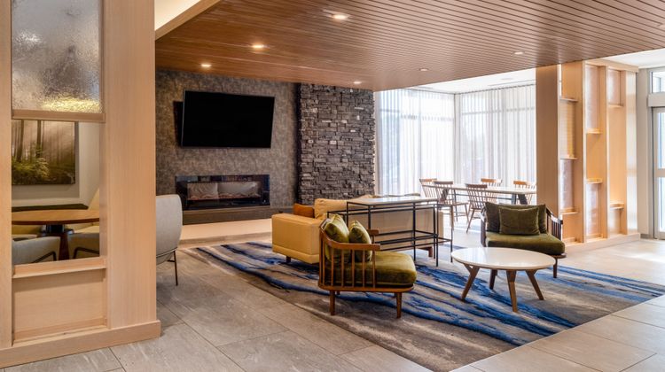 Fairfield Inn & Suites Minneapolis North Lobby