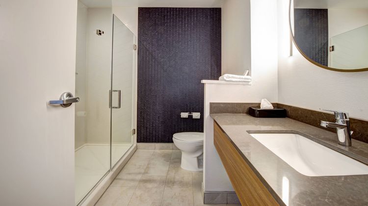 Fairfield Inn & Suites Minneapolis North Room