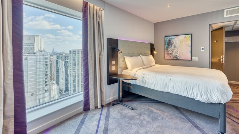 <b>Premier Inn London Paddington Basin Room</b>. Images powered by <a href="https://www.leonardoworldwide.com/" title="Leonardo Worldwide" target="_blank">Leonardo</a>.