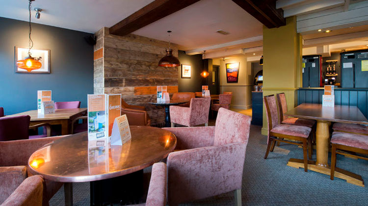 Premier Inn London Romford Central Restaurant