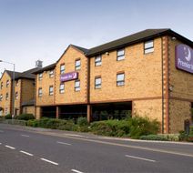 Premier Inn London Romford Central Exterior