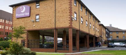 Premier Inn London Romford Central Exterior
